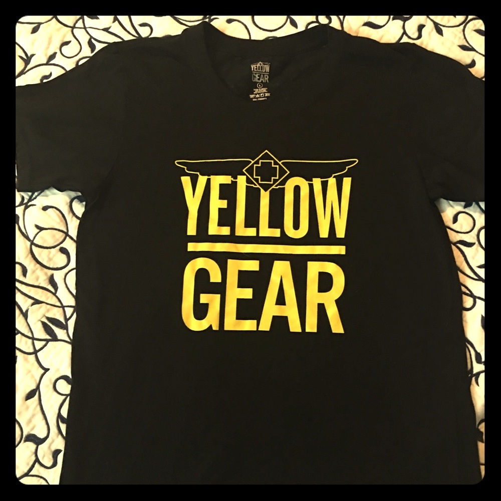 Young men’s tee shirt